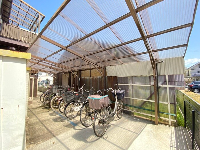 物件外観写真4　(駐輪場)