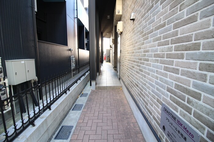 物件外観写真2　(エントランス部分)