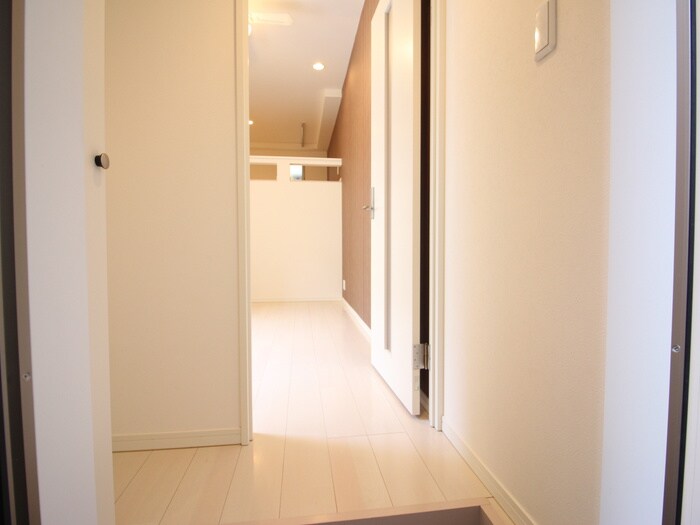 物件内観写真17　(玄関)