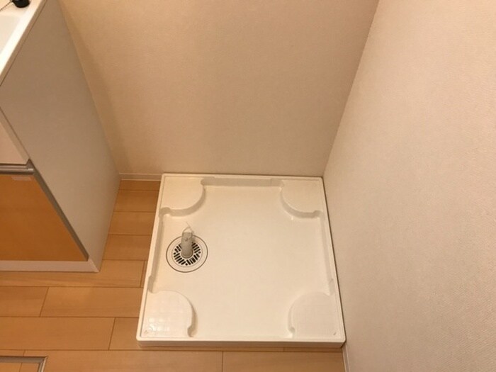 物件内観写真6　(洗濯機置場)