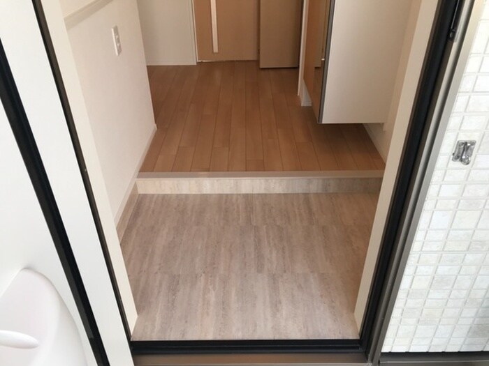 物件内観写真10　(玄関)