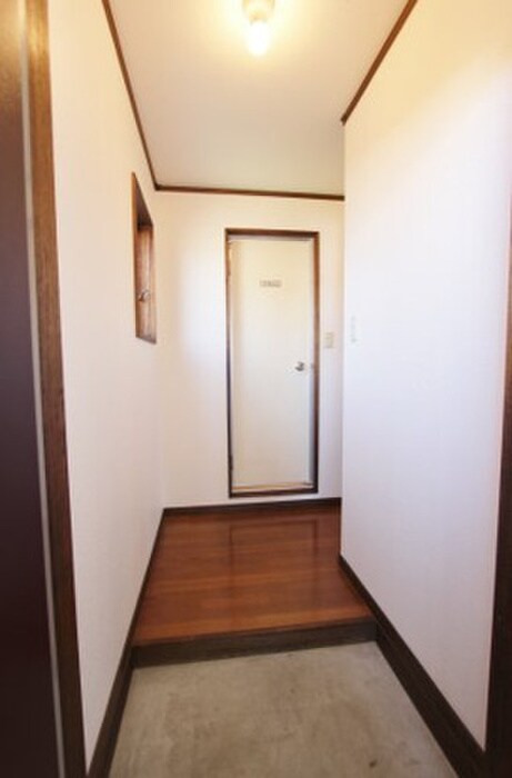 物件内観写真8　(玄関)