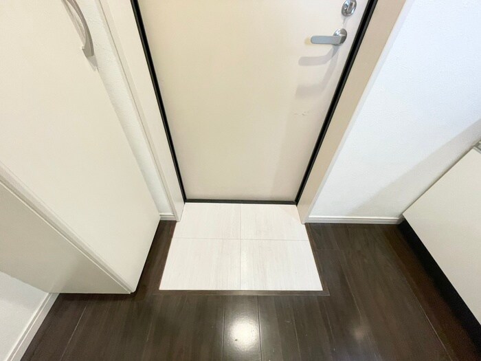 物件内観写真16　(玄関)