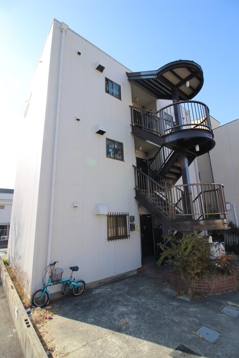 物件外観写真4　(エントランス部分)