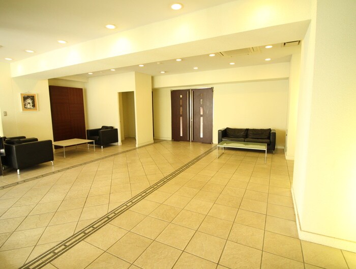 物件外観写真5　(エントランス部分)