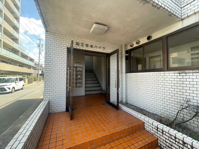 物件外観写真5　(エントランス部分)