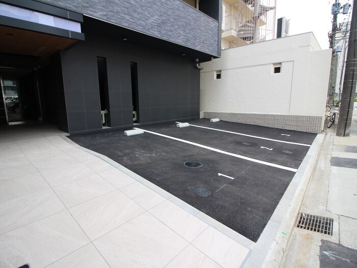 物件外観写真2　(駐車場)