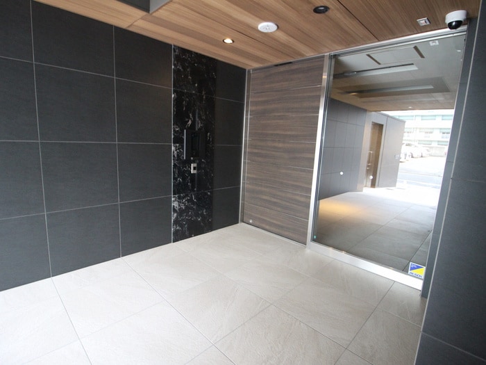 物件外観写真5　(エントランス部分)