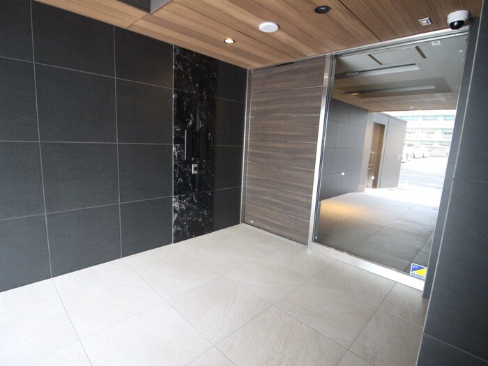 物件外観写真5　(エントランス部分)