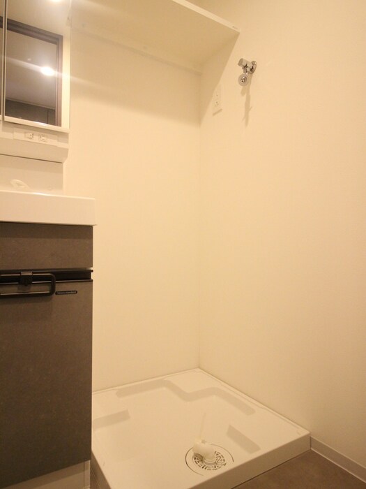 物件内観写真16　(洗濯機置場)