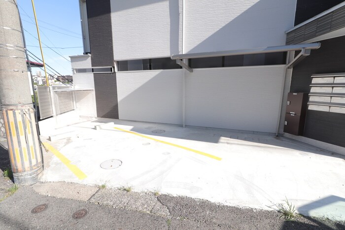 物件外観写真3　(駐車場)