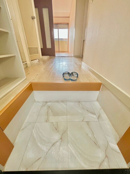 物件内観写真17　(玄関)