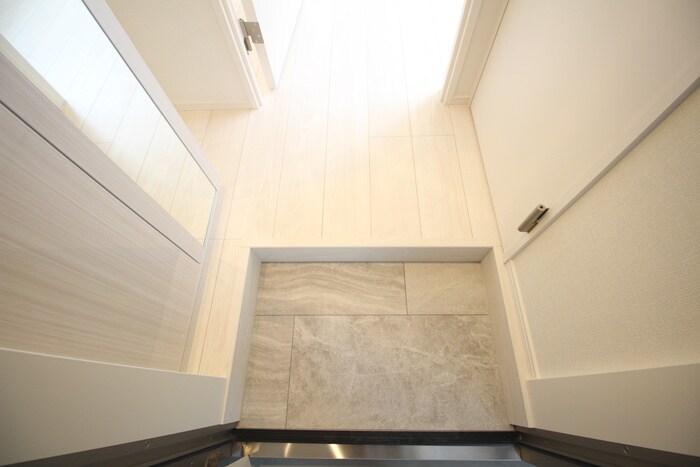 物件内観写真16　(玄関)