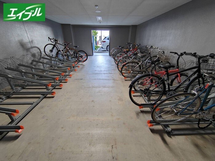 物件外観写真3　(駐輪場)