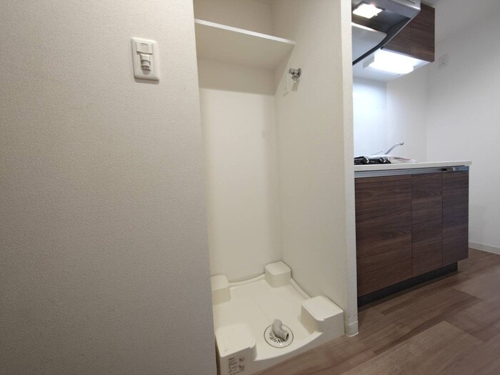 物件内観写真14　(洗濯機置場)