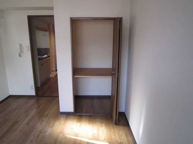 物件内観写真12　(収納)