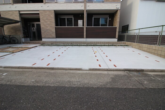 物件外観写真3　(駐車場)