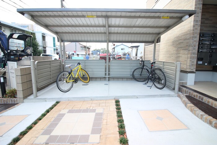 物件外観写真4　(駐輪場)