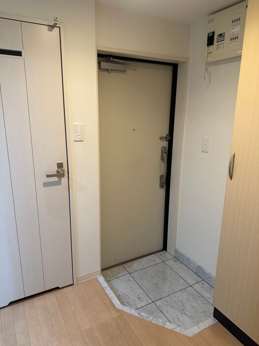 物件内観写真7　(玄関)