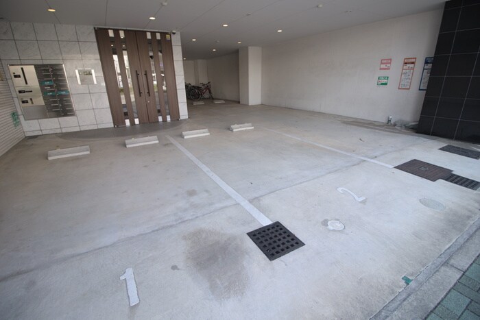 物件外観写真4　(駐車場)