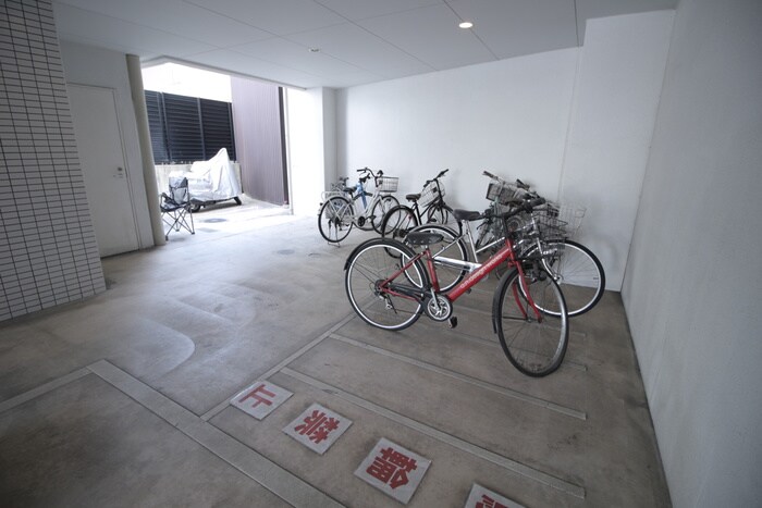 物件外観写真5　(駐輪場)