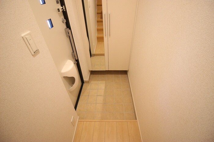 物件内観写真8　(玄関)