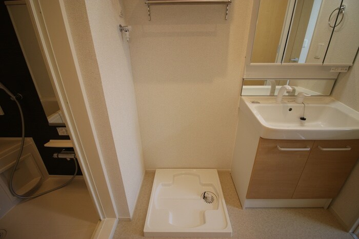 物件内観写真9　(洗濯機置場)