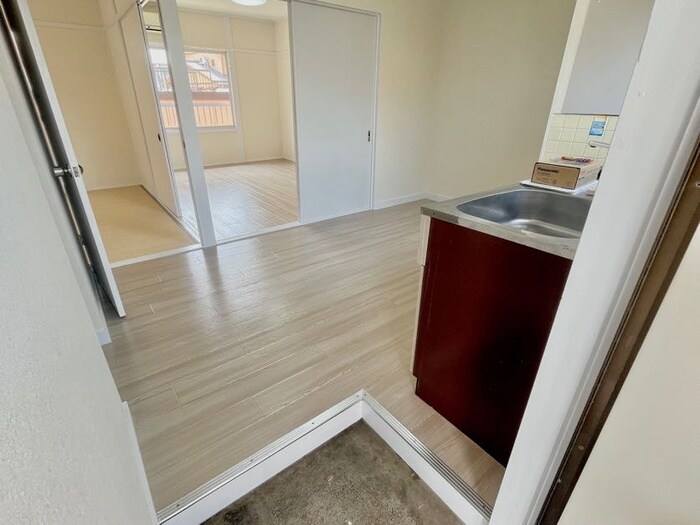 物件内観写真12　(玄関)