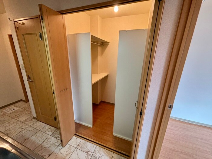 物件内観写真12　(収納)