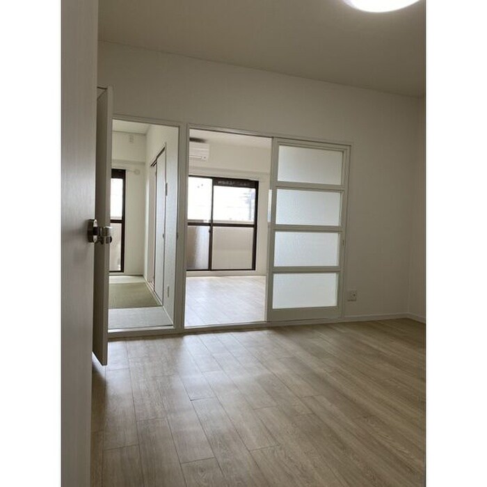 物件内観写真9　(居室)