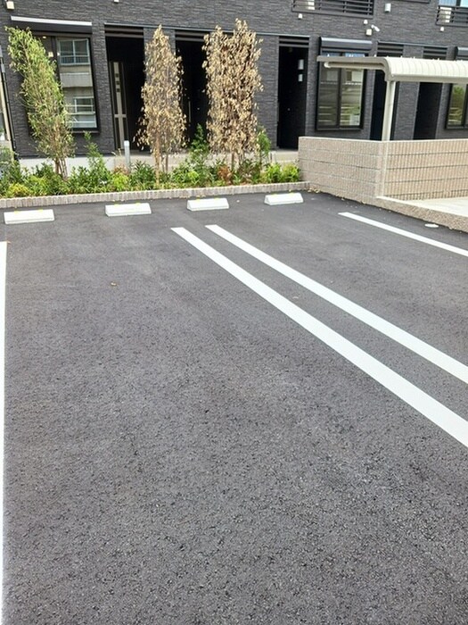 物件外観写真3　(駐車場)