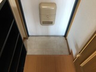 物件内観写真9　(玄関)