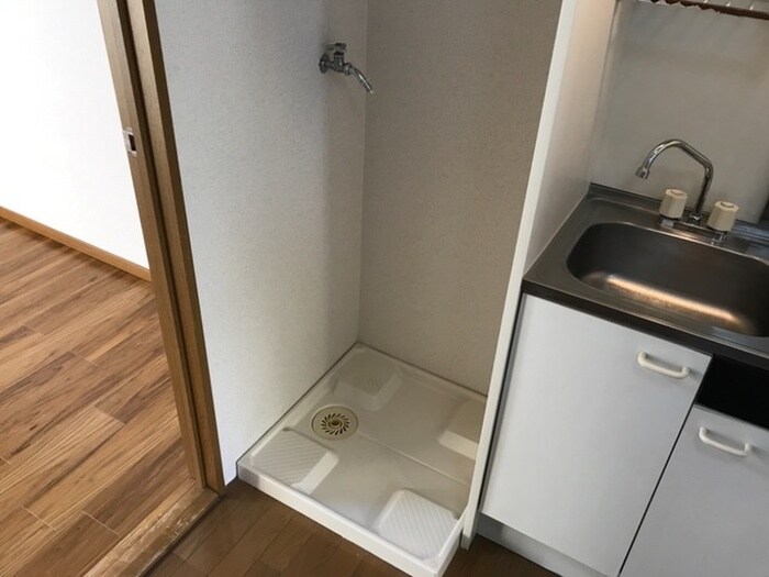 物件内観写真12　(洗濯機置場)