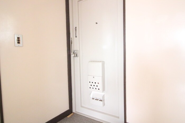 物件内観写真4　(玄関)