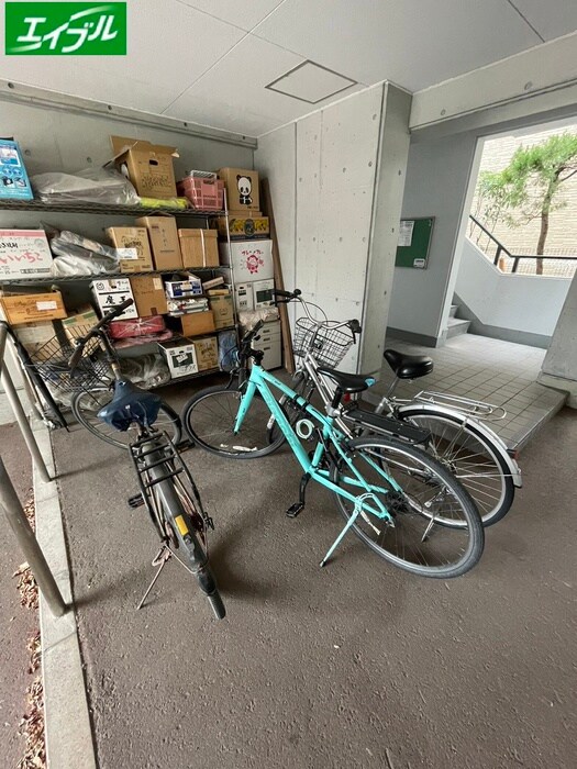 物件外観写真4　(駐輪場)