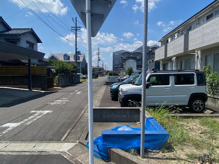 物件外観写真3　(駐車場)