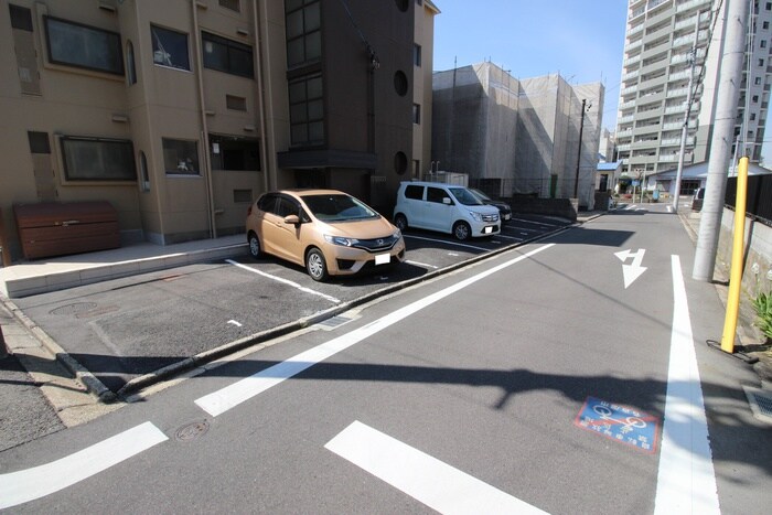 物件外観写真5　(駐車場)