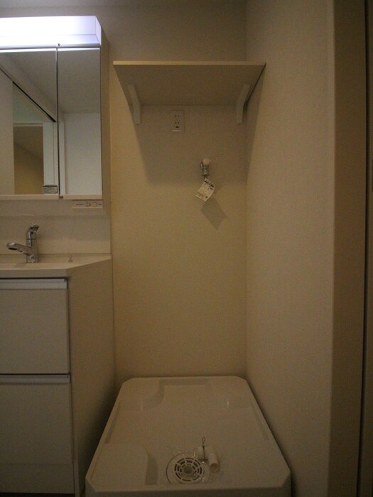 物件内観写真8　(洗濯機置場)