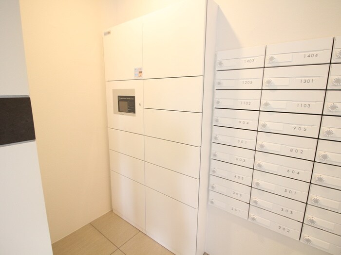 物件外観写真5　(エントランス部分)