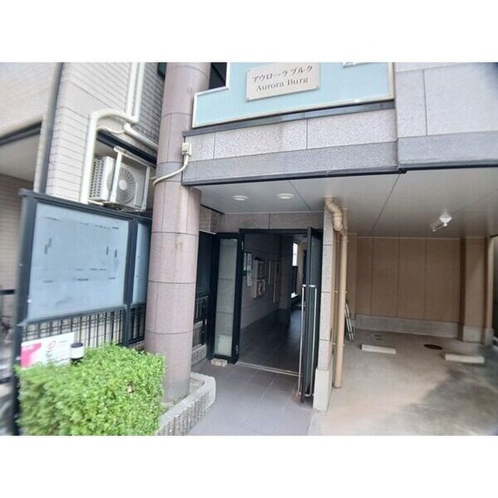 物件外観写真5　(エントランス部分)