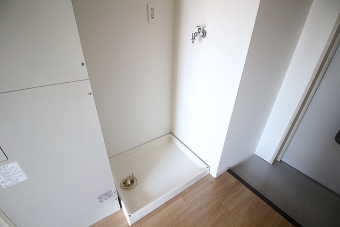 物件内観写真11　(洗濯機置場)