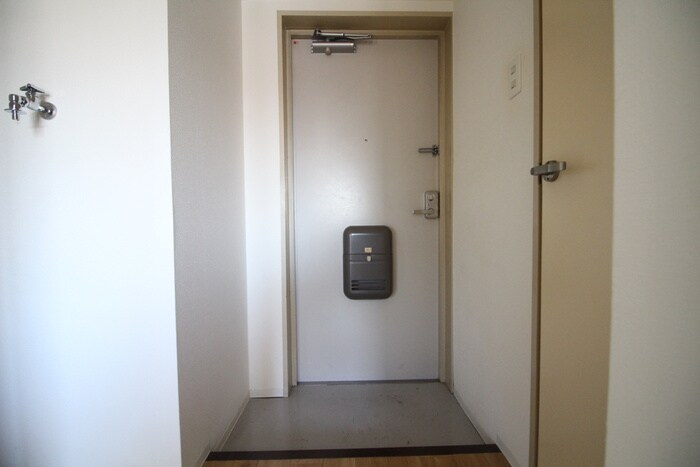 物件内観写真15　(玄関)