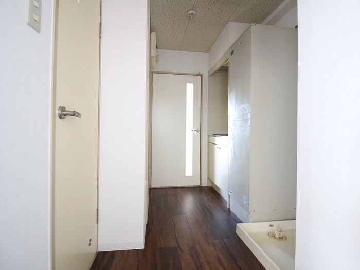 物件内観写真18　(廊下)