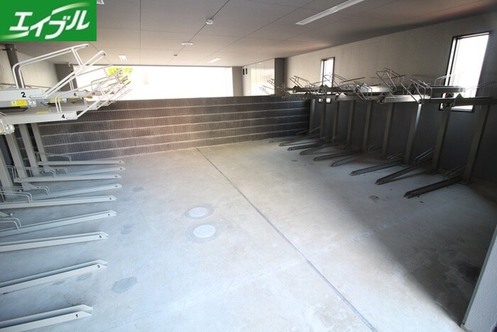 物件外観写真5　(駐輪場)