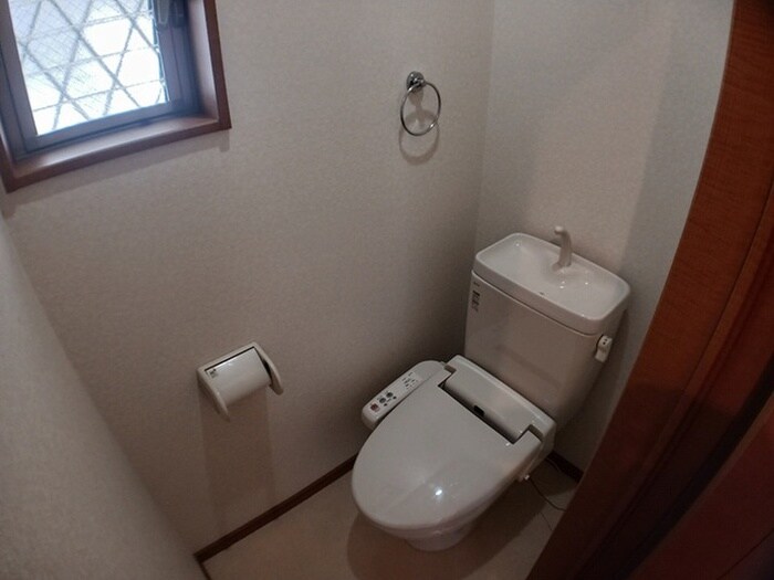 物件内観写真8　(トイレ)