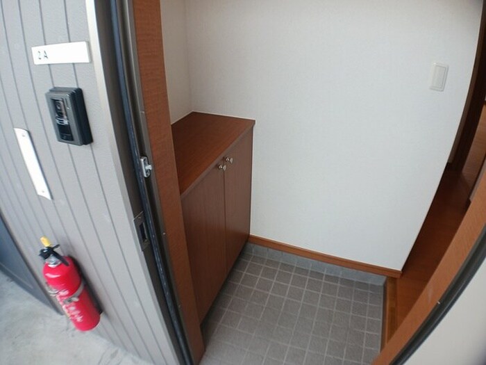 物件内観写真10　(玄関)