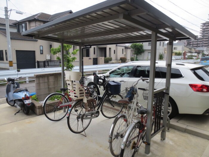 物件外観写真4　(駐輪場)