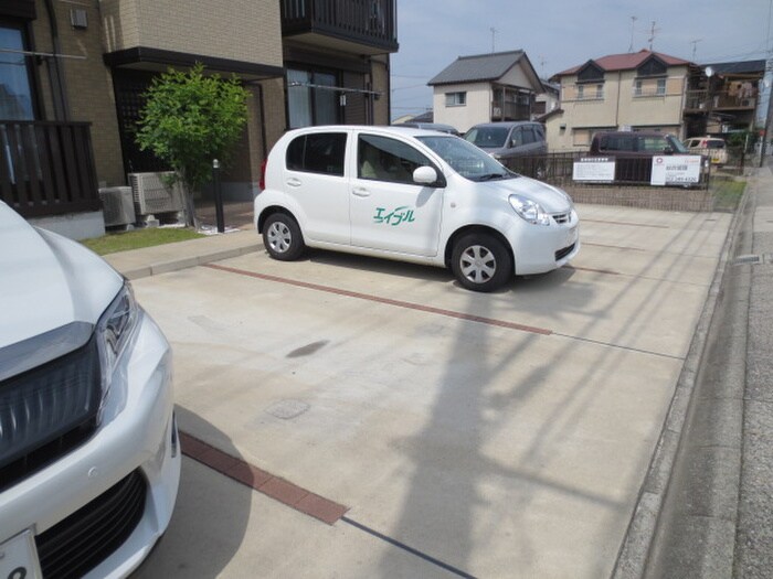 物件外観写真6　(駐車場)