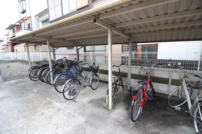 物件外観写真4　(駐輪場)