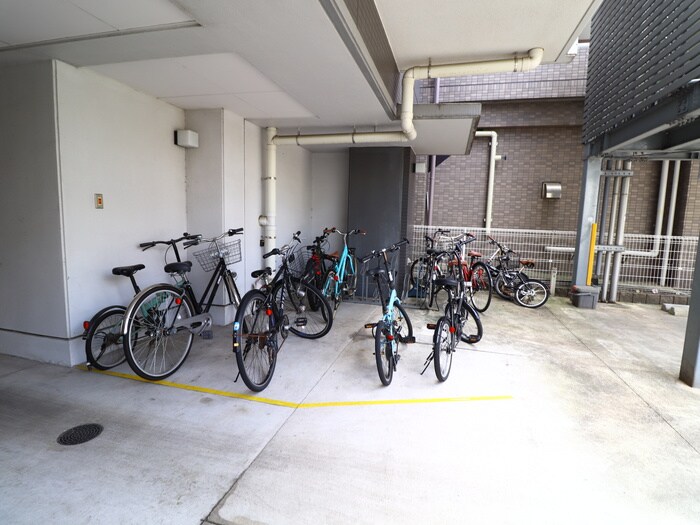物件外観写真5　(駐輪場)